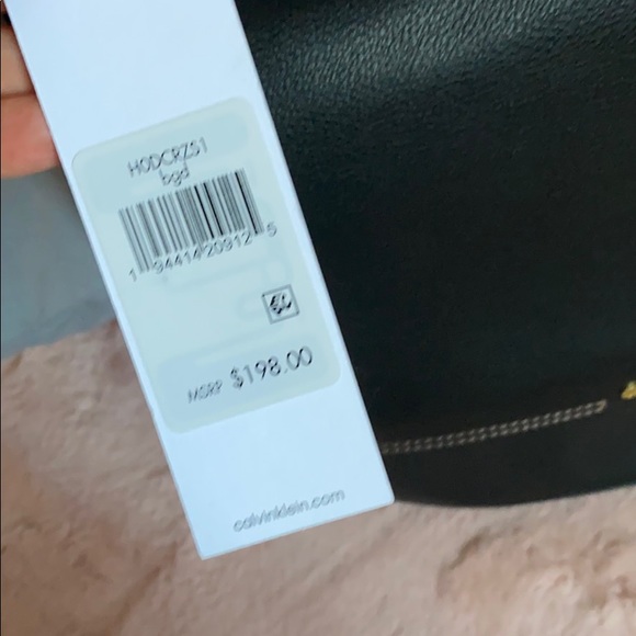 Calvin Klein
Pebble Leather Sophia Hobo Bag - Picture 6 of 13